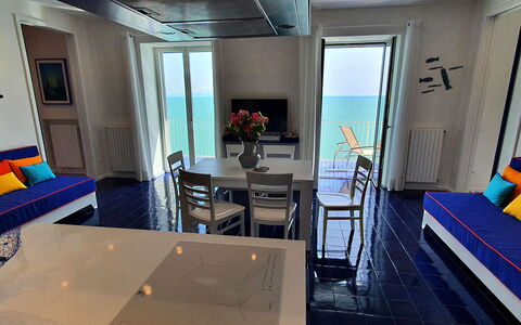 Casa Blue Dream: Møbel, Etage, Hav, Stol, Ocean, Kaffebord, Udvej, Hotel, Udendørs Møbler