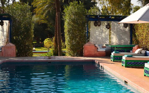 Villa the Garden: Blå, Svømmepøl, Udvej, Udendørs Møbler, Fritid, Møbel, Skygge, Eco Hotel, Liggestol, Water Feature