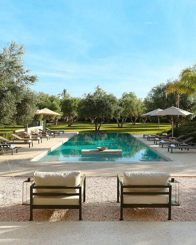 Villa Eleganza: Svømmepøl, Afspejling, Have, Udvej, Skygge, Estate, Udendørs Møbler, Landscaping, Reflekterende Pool, Dam