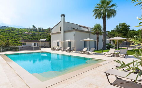 Villa Cloris: Svømmepøl, Udvej, Kompositmateriale, Estate, Eco Hotel, Thermae, Hacienda, Reflekterende Pool, Villa, Skygge