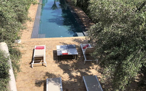 Villa Susan: Svømmepøl, Have, Backyard, Udendørs Møbler, Landscaping, Gård, Hacienda, Liggestol, Eco Hotel, Udvej