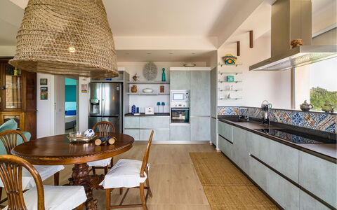 Casa Gentile: Møbel, Indretning, Køkken, Gulvbelægning, Etage, Træ, Countertop, Loft, Hjem, Cabinetry