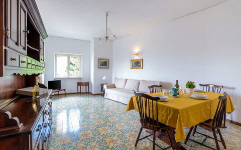 Casa Iago: Gulvbelægning, Etage, Indretning, Værelse, Loft, Møbel, Flise, Trægulve