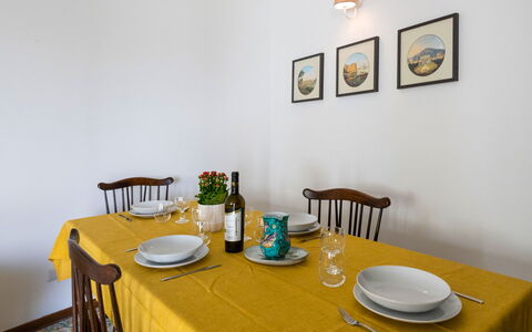 Casa Iago: Møbel, Indretning, Træ, Bord, Spisestue, Gulvbelægning, Køkken & Spisebord, Etage, Værelse, Dug