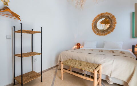 Riad Ali: Møbel, Træ, Soveværelse, Indretning, Seng, Sengetøj, Sengetøj, Etage, Sengetøj, Bed Frame