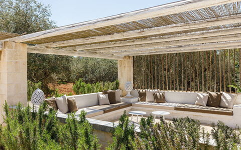 Villa Olivella: Træ, Møbel, Udendørs Møbler, Have, Pergola, Naturmateriale, Stol, Udendørs Struktur, Skygge, Hårdttræ