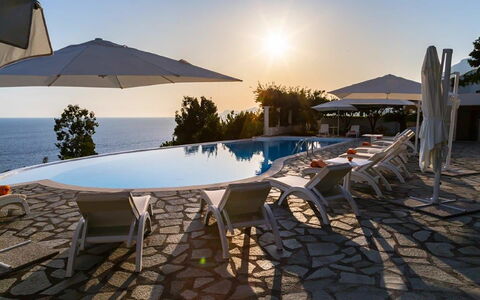 Villa Desideria: Blå, Svømmepøl, Udendørs Møbler, Paraply, Udvej, Hav, Ocean, Liggestol, Stol, Eco Hotel