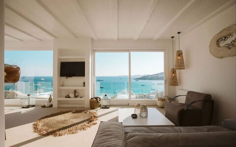Villa Sonia: Møbel, Hav, Lejlighed, Kyst, Udvej, Stol, Ocean, Hotel, Skygge, Stue