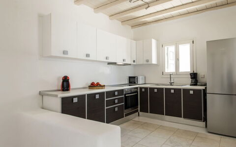 Villa Apollonia: Køkken, Countertop, Køkken Apparat, Cabinetry, Større Bandage, Gulvbelægning, Møbel, Indretning, Etage, Skab