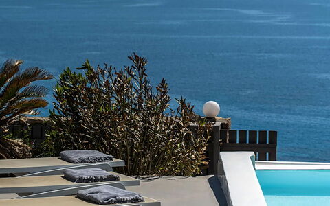 Villa Apollonia: Krop Af Vand, Horisont, Hav, Coastal Og Oceaniske Landskabsformer, Ocean, Kyst, Udendørs Møbler, Skygge, Strand, Stol