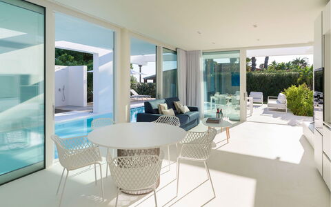 Villa Zora: Indretning, Møbel, Etage, Gulvbelægning, Couch, Lejlighed, Loft, Stue, Stol