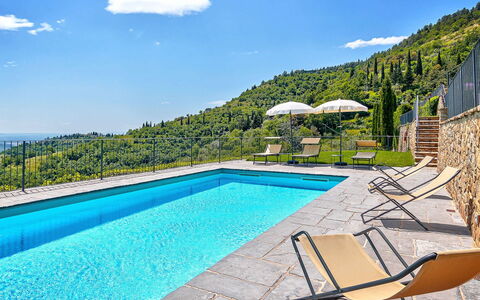 Villa Vita Bella: Blå, Svømmepøl, Udvej, Eco Hotel, Udendørs Møbler, Ferieby, Villa, Hotel, Liggestol