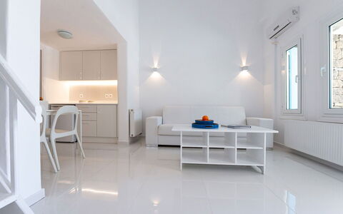 The Rose Flat: Gulvbelægning, Etage, Indretning, Loft, Lejlighed, Stue, Couch, Stol