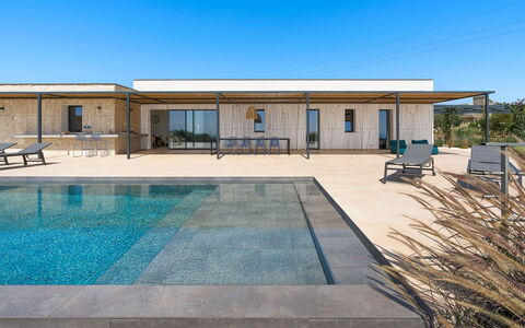 Villa Campo Verde: Kompositmateriale, Estate, Svømmepøl, Skygge, Design, Villa, Dæk, Dagslys, Planke, Eco Hotel