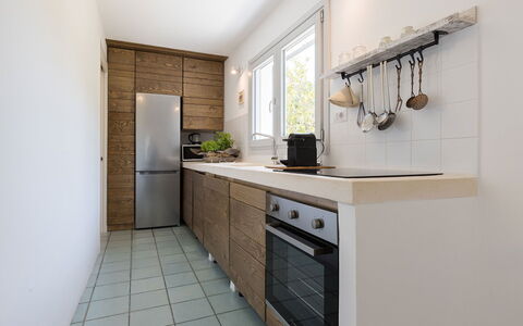 Villa Riva: Countertop, Køkken, Cabinetry, Køkken Apparat, Gulvbelægning, Møbel, Træ, Indretning, Større Bandage, Etage