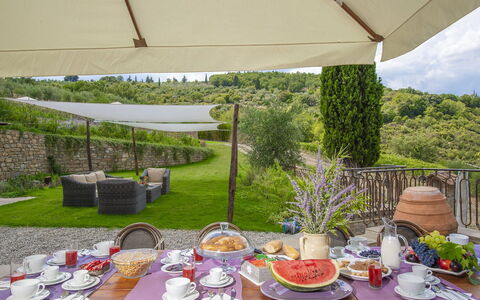 Villa Marinella: Bordservice, Møbel, Mad, Bord, Serveware, Tallerkner, Drinkware, Stol, Plade, Udendørs Møbler