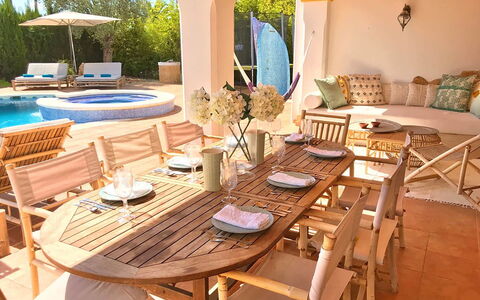 Dream House: Møbel, Udendørs Møbler, Bord, Stol, Træ, Udendørs Bord, Køkken & Spisebord, Gulvbelægning, Restaurant, Spisestue