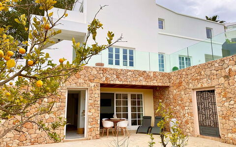 Villa Joel: Hjem, Estate, Udendørs Møbler, Altan, Villa, Stol, Design, Skygge, Gård, Landscaping