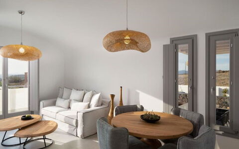 Golden Sunset Villa: Møbel, Indretning, Lysarmatur, Naturmateriale, Loft, Stol, Stue, Hårdttræ, Lampe, Bejdse