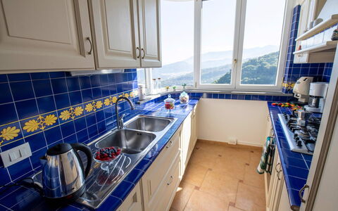 Villa Pietraluna: Køkken, Større Bandage, Køkken Apparat, Countertop, Køkkenvask, Komfur, Cabinetry, Gaskomfur, Komfur, Flise