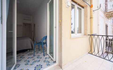 Maison Maiori: Gulvbelægning, Etage, Dør, Lejlighed, Home Dør, Altan, Bejdse