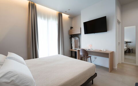 Villa Cornino: Indretning, Lejlighed, Seng, Soveværelse, Vinduet Dækker, Hotel, Altan, Sengetøj, Vindue Behandling, Bed Frame