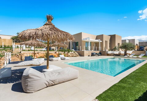 Villa Cornino: Udvej, Svømmepøl, Lejlighed, Eco Hotel, Udendørs Møbler, Estate, Skygge, Villa, Hotel, Liggestol