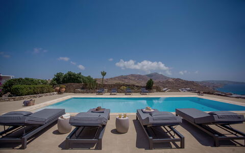 Villa Talassa: Blå, Møbel, Udvej, Hav, Svømmepøl, Kyst, Udendørs Møbler, Skygge, Eco Hotel, Tropics
