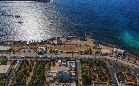 Casa Leuca: Vand, Krop Af Vand, Kyst, Fugleperspektiv, Coastal Og Oceaniske Landskabsformer, Luftfotografering, Hav, Vandvej, City, Landskab