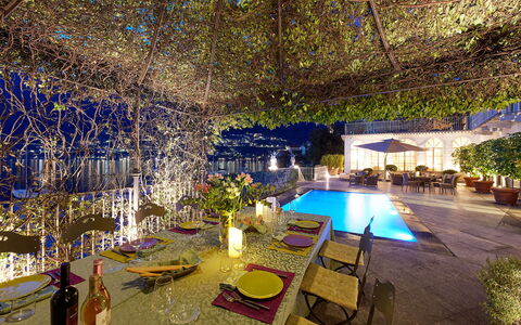 Villa Silva: Blå, Svømmepøl, Udvej, Nat, Landskab Belysning, Eco Hotel, Hotel, Stol, Udendørs Møbler, Restaurant