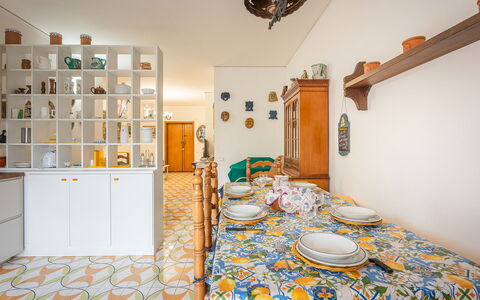 Casa Lucio: Indretning, Gulvbelægning, Etage, Værelse, Loft, Cabinetry, Køkken, Countertop, Flise, Skab