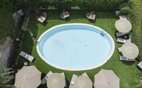 Villa Senio: Svømmepøl, Udvej, Udendørs Møbler, Hotel, Paraply, Stol, Boutique Hotel, Thermae