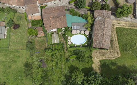 Villa Senio: Svømmepøl, Land Lot, Have, Backyard, Estate, Landscaping, Fritid, Sommerhus, Gård