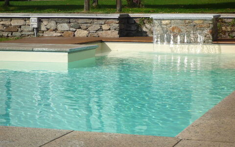 Mariuccia 1: Svømmepøl, Kompositmateriale, Water Feature, Flise, Flise, Backyard, Naturmateriale, Design