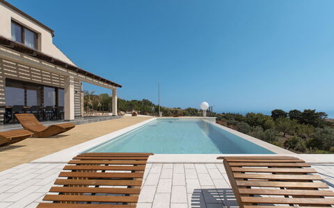Villa Priscilla: Kompositmateriale, Svømmepøl, Dæk, Hårdttræ, Design, Skygge, Udvej, Planke, Boardwalk, Udendørs Møbler