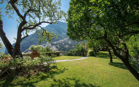 Villa San Giacomo: Bjergrige Landskabsformer, Natur, Træ, Grøn, Vegetationen, Bjerg, Naturlige Landskab, Bakke, Landskab, Highland