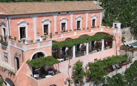 Villa San Giacomo: Arkitektur, Arch, Hacienda, Altan, Gårdsplads, Estate, Arcade, Blomsterkrukke, Villa, Mansion