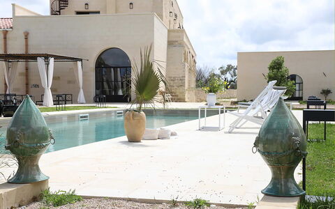 Masseria Loyola: Estate, Svømmepøl, Landscaping, Hacienda, Beton, Gårdsplads, Skygge, Mansion, Villa, Water Feature