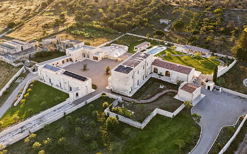 Masseria Loyola: Arkitektur, Landskab, Estate, Hjem, Mansion, Hacienda, Landscaping, Indkørsel, Luftfotografering, Gårdsplads