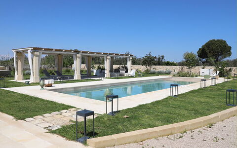 Masseria Loyola: Have, Landscaping, Svømmepøl, Skygge, Estate, Gårdsplads, Udendørs Struktur, Design, Udendørs Møbler, Backyard