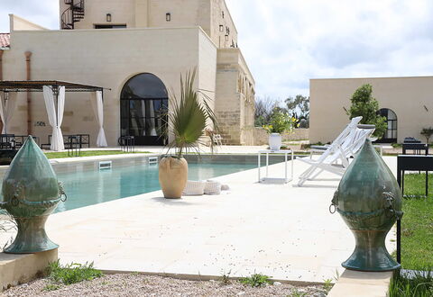 Masseria Loyola: Estate, Svømmepøl, Landscaping, Hacienda, Beton, Gårdsplads, Skygge, Mansion, Villa, Water Feature