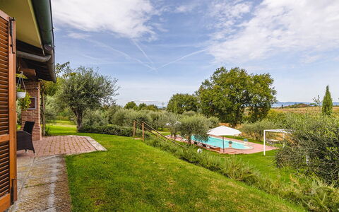 Villa dei Fiori: Have, Lawn, Estate, Gård, Landscaping, Hacienda, Backyard, Stuehus, Plantation, Villa