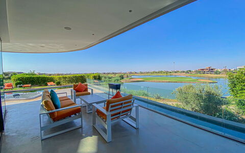 Villa Inaya: Svømmepøl, Udvej, Lejlighed, Landscaping, Skygge, Eco Hotel, Villa, Water Feature, Penthouselejlighed, Altan