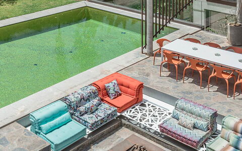 Villa Zaynab: Møbel, Udendørs Møbler, Couch, Etage, Stol, Stue, Kaffebord, Gårdhave, Design