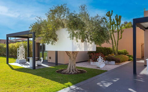Villa Malika: Busk, Have, Skygge, Landscaping, Vedplante, Gård, Backyard, Eco Hotel, Lawn