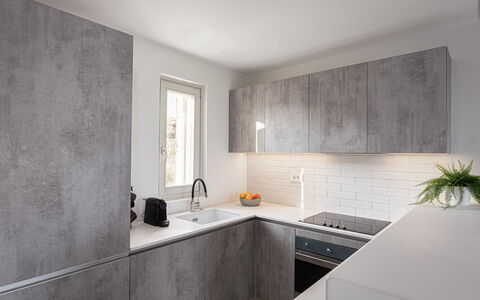Villa Aspasia: Væg, Gulvbelægning, Countertop, Køkken, Etage, Indretning, Hjem, Kompositmateriale, Køkken Apparat, Cabinetry