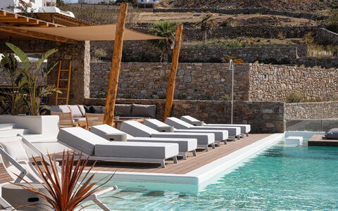 Villa Aspasia: Udvej, Svømmepøl, Naturmateriale, Design, Eco Hotel, Stol, Hotel, Udendørs Møbler