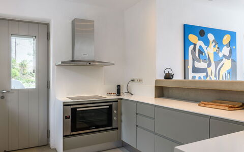 Villa Atlante: Køkken, Countertop, Indretning, Køkken Apparat, Cabinetry, Gulvbelægning, Møbel, Træ, Større Bandage, Husholdningsapparat