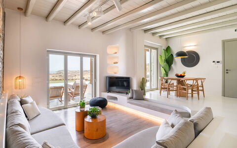 Villa Demetra: Møbel, Indretning, Couch, Hjem, Lejlighed, Stue, Gulvbelægning, Etage, Værelse