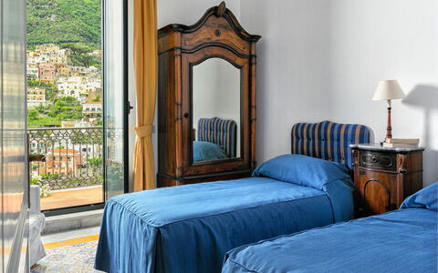 Casa Mauro: Soveværelse, Møbel, Sengetøj, Seng, Sengetøj, Bed Frame, Værelse, Sengetøj, Sengebord, Gardin